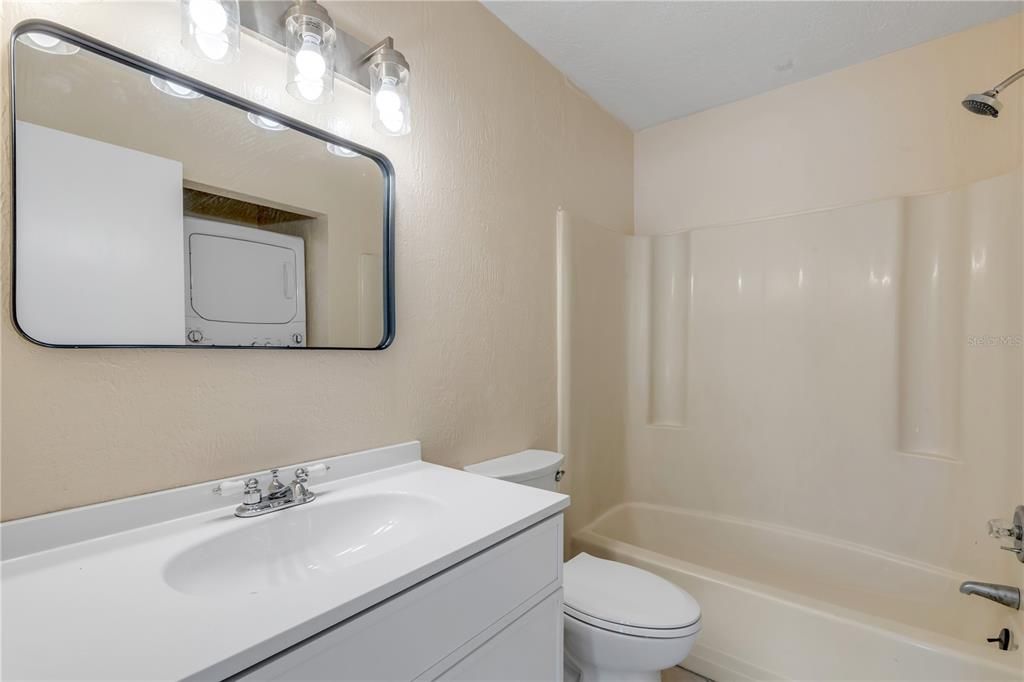 На продажу: $350,000 (4 спален, 0 ванн, 1616 Квадратных фут)