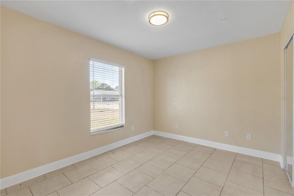 На продажу: $350,000 (4 спален, 0 ванн, 1616 Квадратных фут)