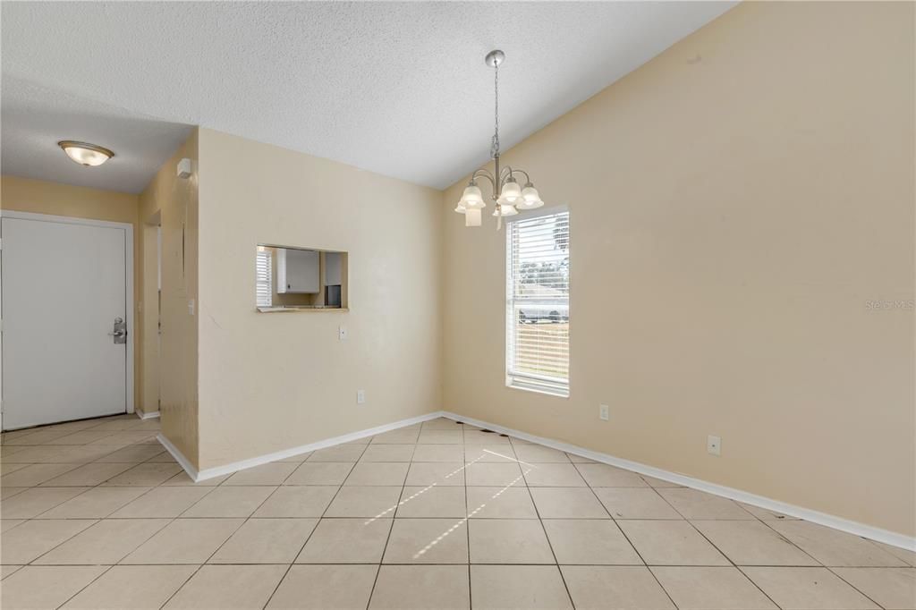 На продажу: $350,000 (4 спален, 0 ванн, 1616 Квадратных фут)