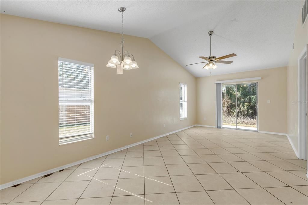 На продажу: $350,000 (4 спален, 0 ванн, 1616 Квадратных фут)