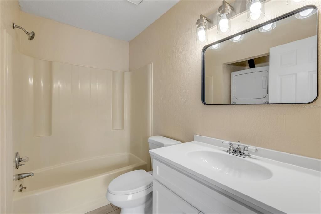 На продажу: $350,000 (4 спален, 0 ванн, 1616 Квадратных фут)