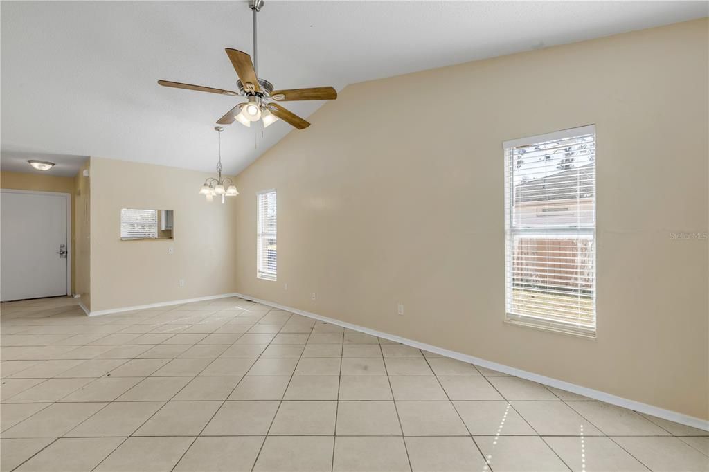 На продажу: $350,000 (4 спален, 0 ванн, 1616 Квадратных фут)