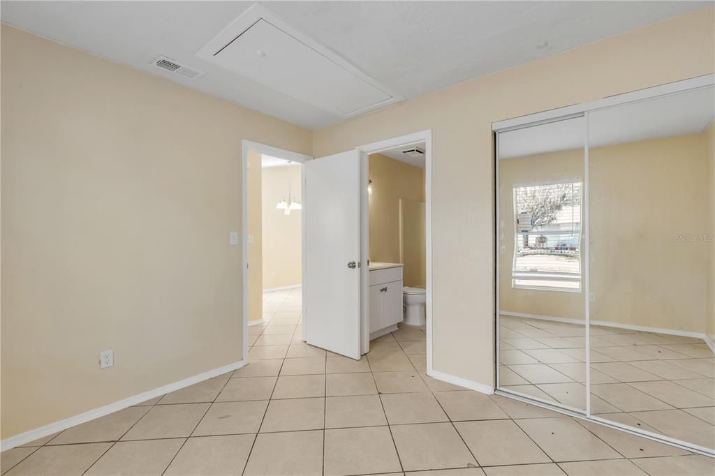 На продажу: $350,000 (4 спален, 0 ванн, 1616 Квадратных фут)