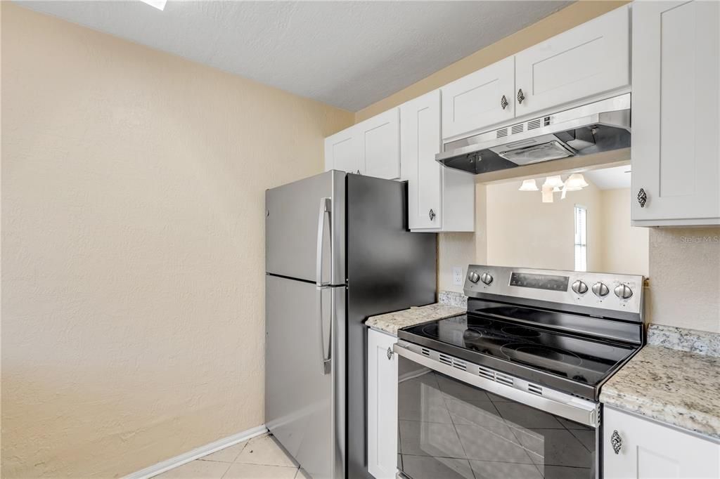 На продажу: $350,000 (4 спален, 0 ванн, 1616 Квадратных фут)