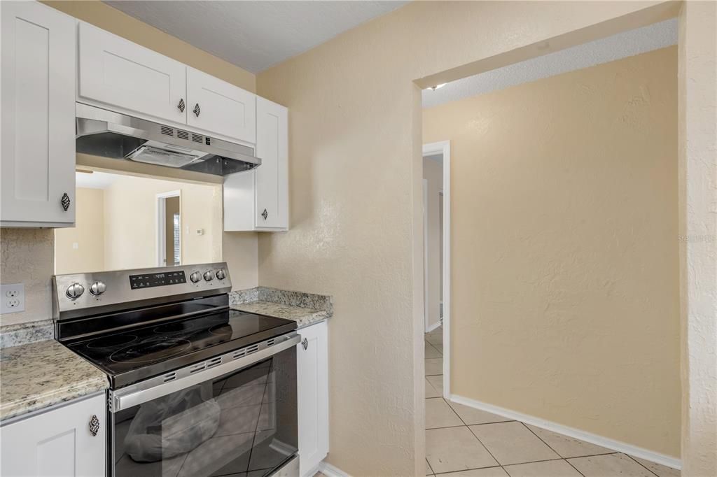 На продажу: $350,000 (4 спален, 0 ванн, 1616 Квадратных фут)