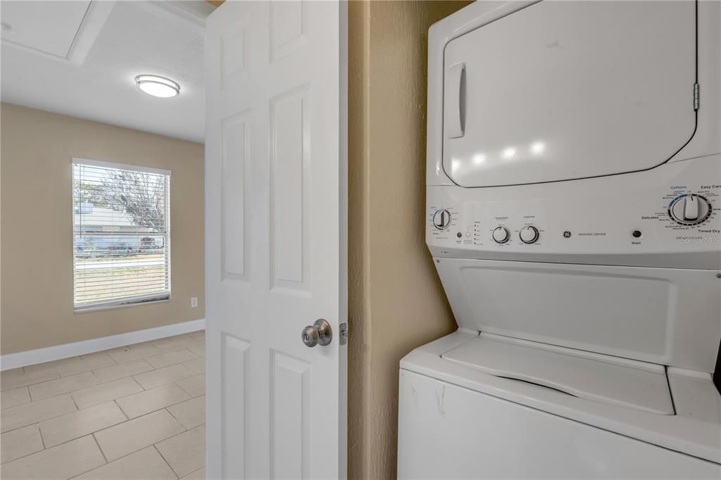 На продажу: $350,000 (4 спален, 0 ванн, 1616 Квадратных фут)