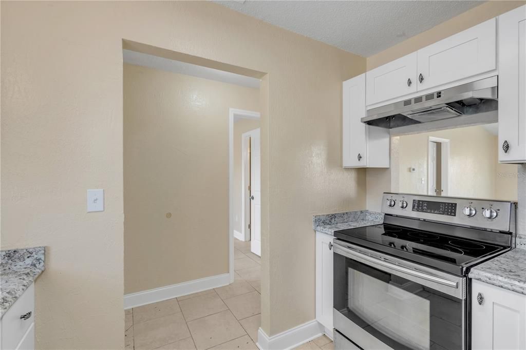 На продажу: $350,000 (4 спален, 0 ванн, 1616 Квадратных фут)