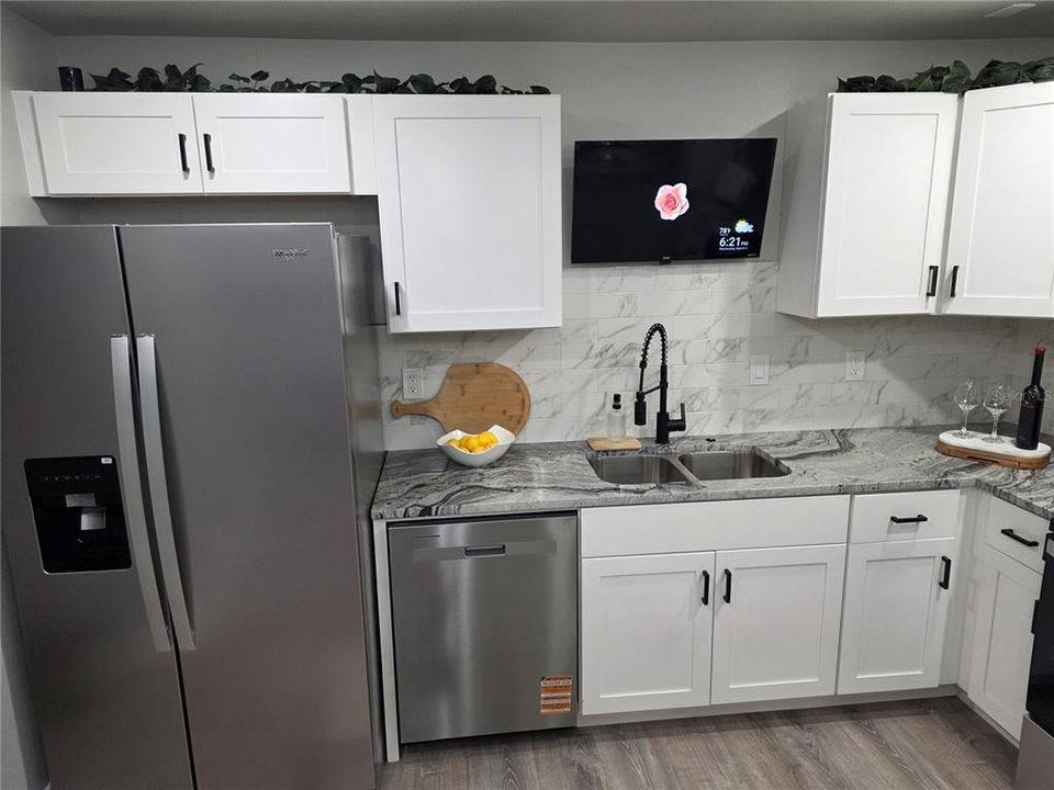 На продажу: $324,990 (3 спален, 2 ванн, 1254 Квадратных фут)