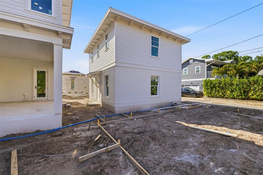 Active With Contract: $2,699,000 (5 beds, 4 baths, 3409 Square Feet)