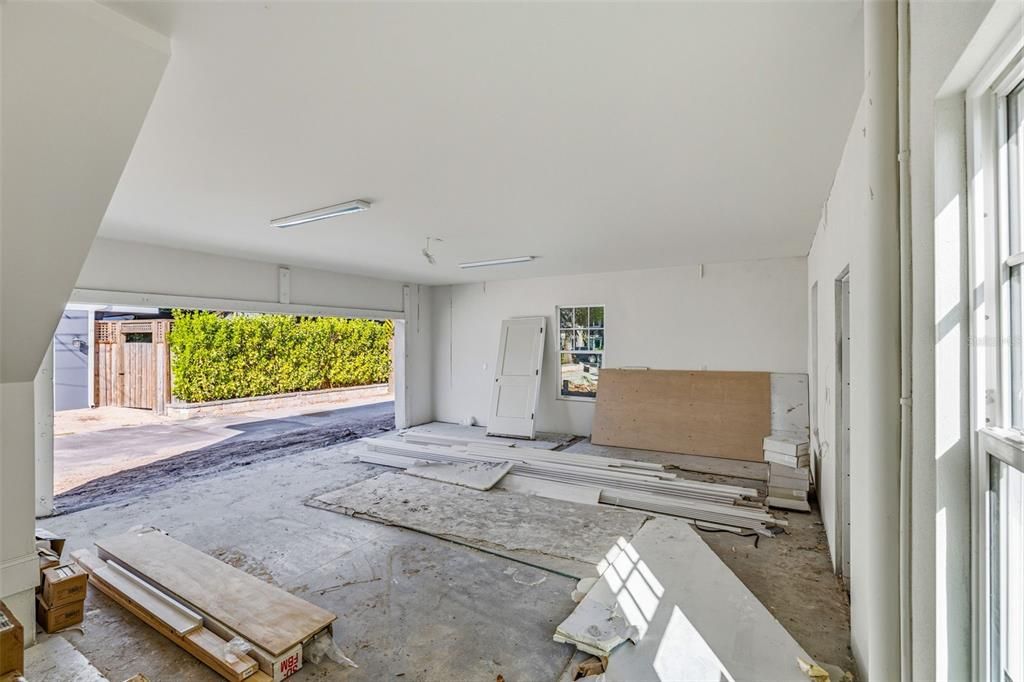 Active With Contract: $2,699,000 (5 beds, 4 baths, 3409 Square Feet)
