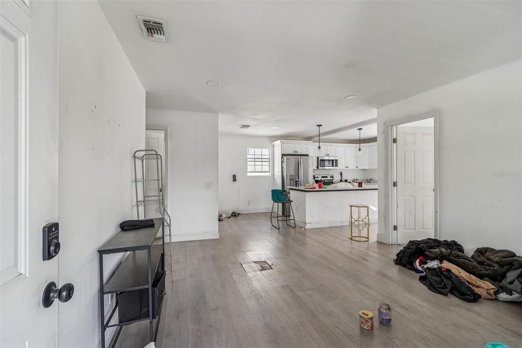 Activo con contrato: $290,000 (3 camas, 2 baños, 1128 Pies cuadrados)