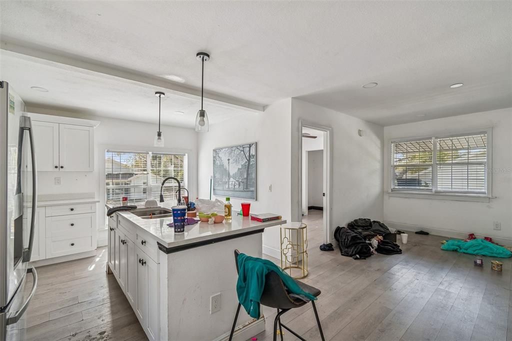 Activo con contrato: $290,000 (3 camas, 2 baños, 1128 Pies cuadrados)