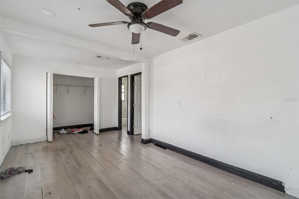 Activo con contrato: $290,000 (3 camas, 2 baños, 1128 Pies cuadrados)