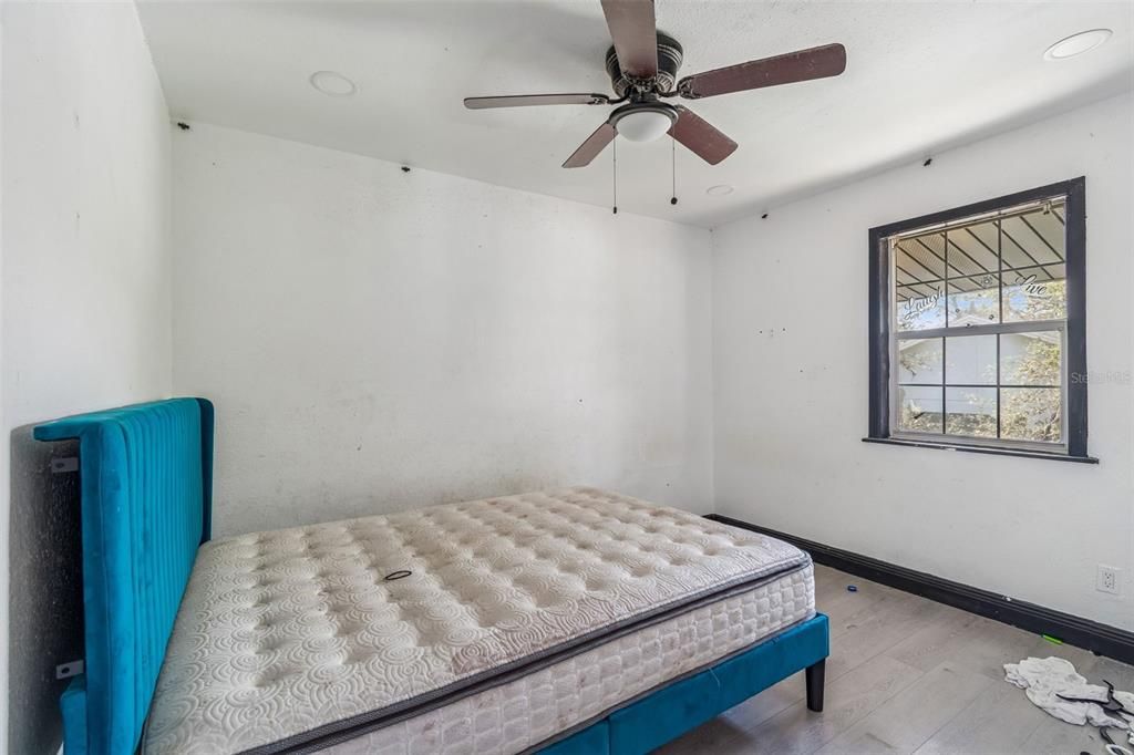 Activo con contrato: $290,000 (3 camas, 2 baños, 1128 Pies cuadrados)