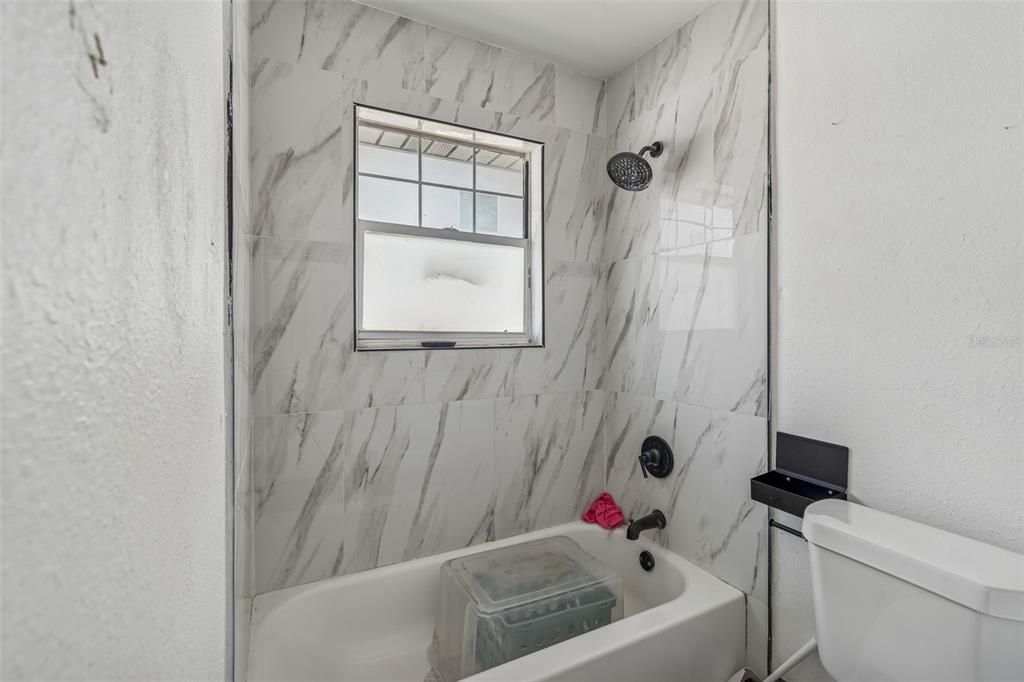 Activo con contrato: $290,000 (3 camas, 2 baños, 1128 Pies cuadrados)
