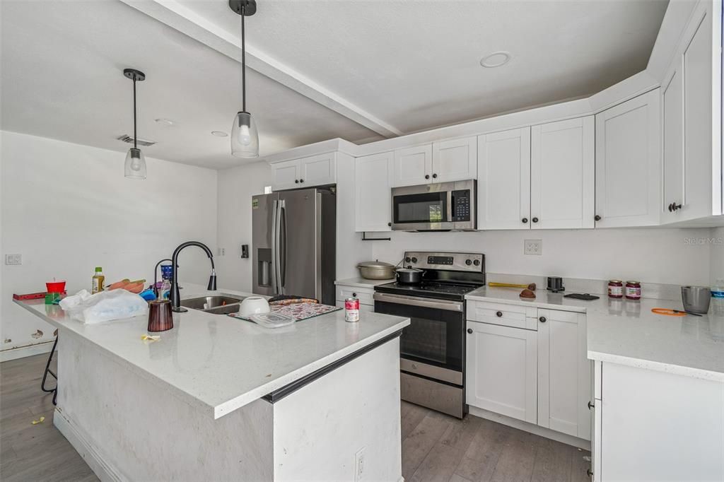 Activo con contrato: $290,000 (3 camas, 2 baños, 1128 Pies cuadrados)