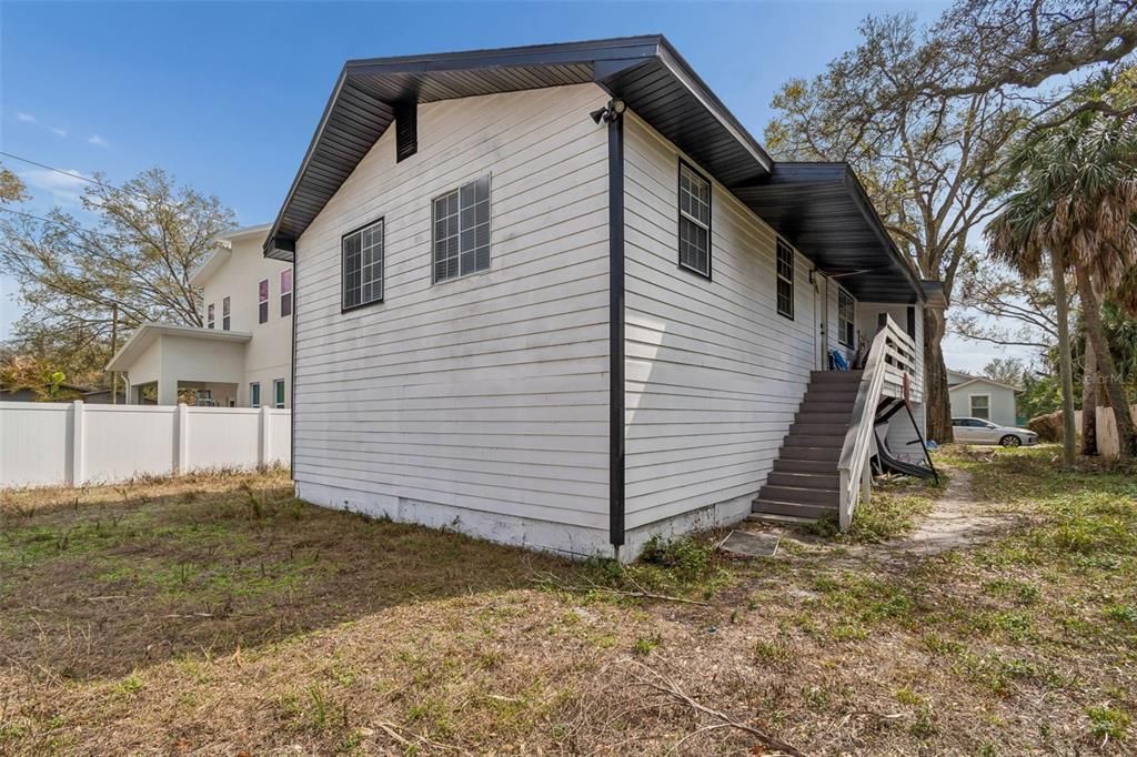 Activo con contrato: $290,000 (3 camas, 2 baños, 1128 Pies cuadrados)