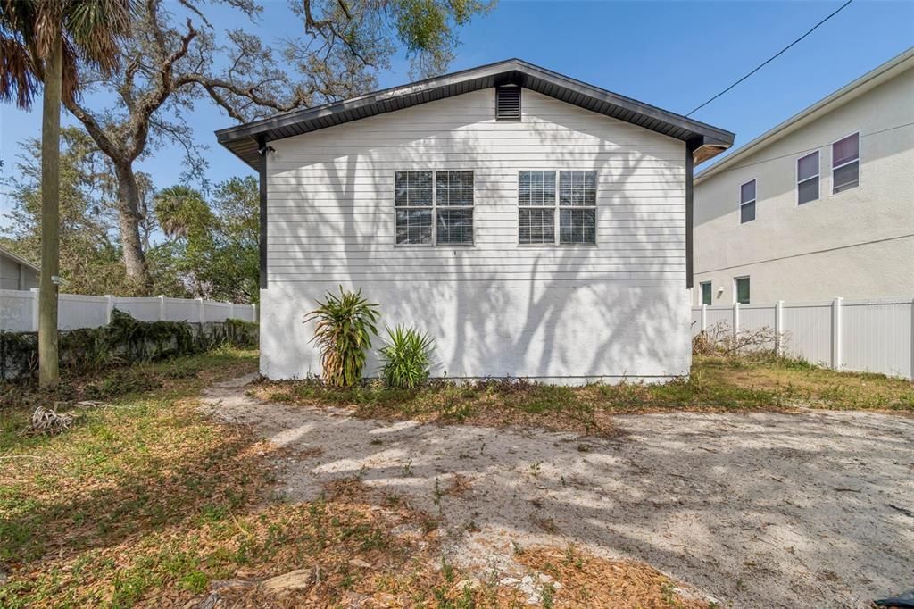 Activo con contrato: $290,000 (3 camas, 2 baños, 1128 Pies cuadrados)