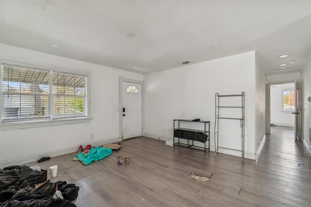 Activo con contrato: $290,000 (3 camas, 2 baños, 1128 Pies cuadrados)