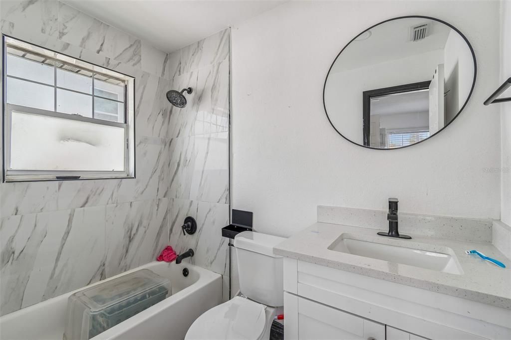 Activo con contrato: $290,000 (3 camas, 2 baños, 1128 Pies cuadrados)