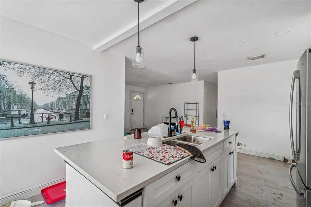 Activo con contrato: $290,000 (3 camas, 2 baños, 1128 Pies cuadrados)
