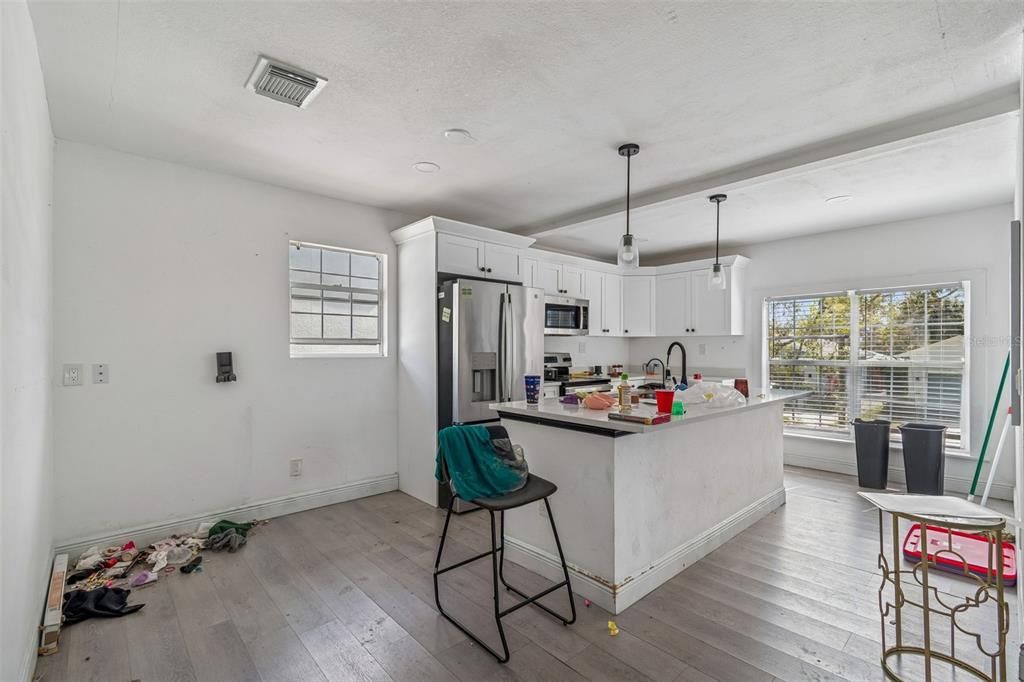 Activo con contrato: $290,000 (3 camas, 2 baños, 1128 Pies cuadrados)