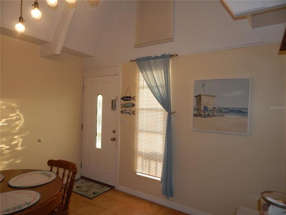 For Sale: $79,900 (1 beds, 1 baths, 780 Square Feet)
