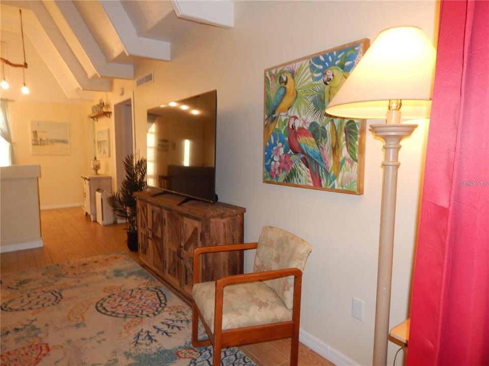 For Sale: $79,900 (1 beds, 1 baths, 780 Square Feet)