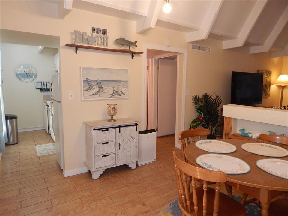 For Sale: $79,900 (1 beds, 1 baths, 780 Square Feet)