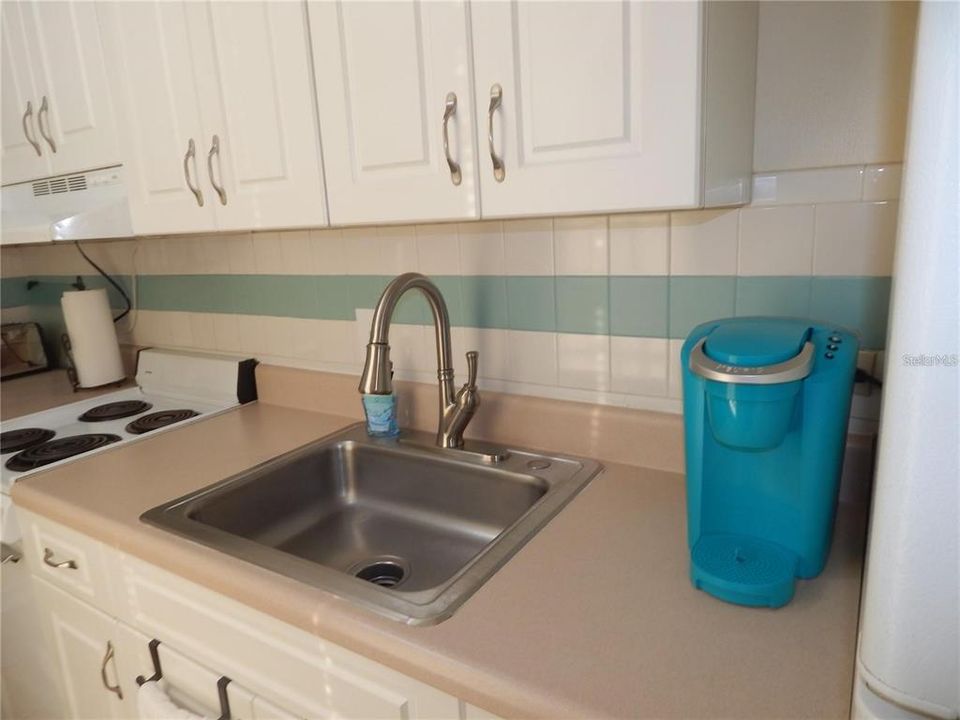 For Sale: $79,900 (1 beds, 1 baths, 780 Square Feet)