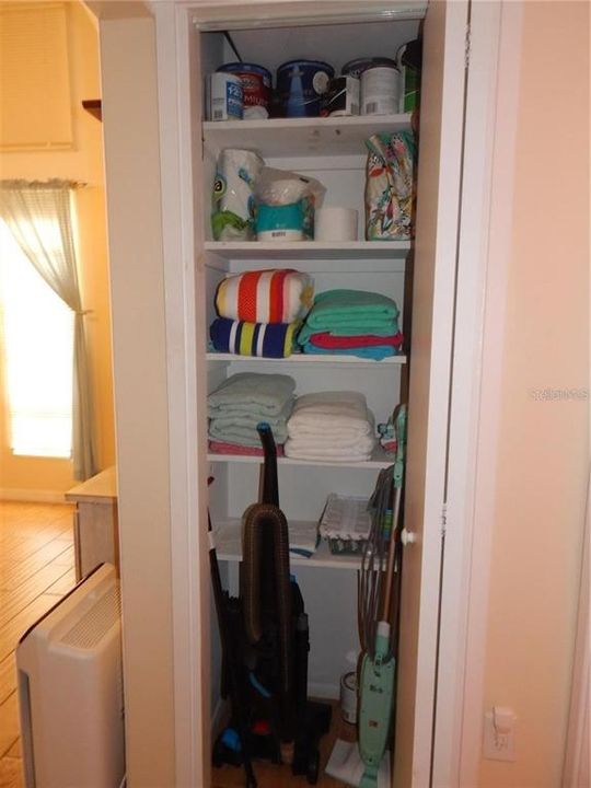 For Sale: $79,900 (1 beds, 1 baths, 780 Square Feet)