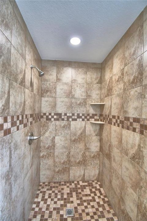 Activo con contrato: $249,900 (3 camas, 2 baños, 1342 Pies cuadrados)