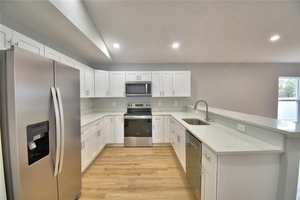 Activo con contrato: $249,900 (3 camas, 2 baños, 1342 Pies cuadrados)
