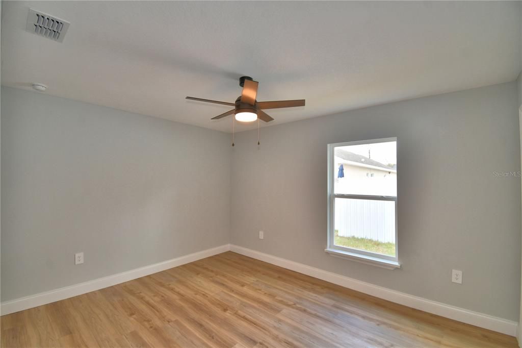 Activo con contrato: $249,900 (3 camas, 2 baños, 1342 Pies cuadrados)