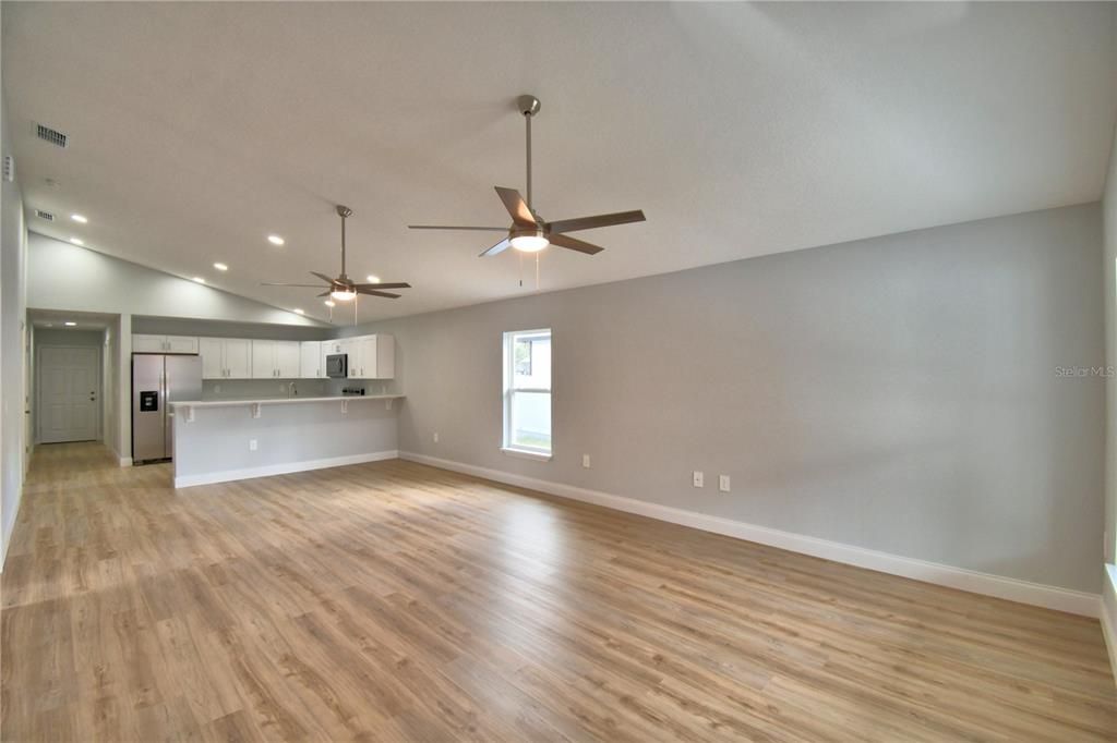 Activo con contrato: $249,900 (3 camas, 2 baños, 1342 Pies cuadrados)