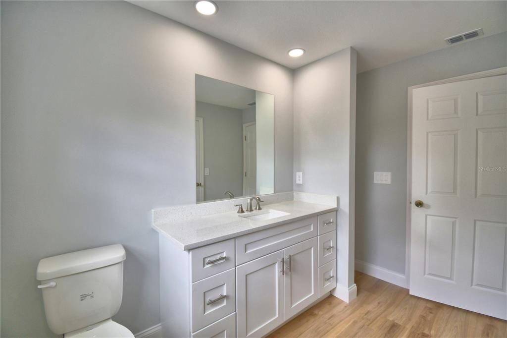 Activo con contrato: $249,900 (3 camas, 2 baños, 1342 Pies cuadrados)