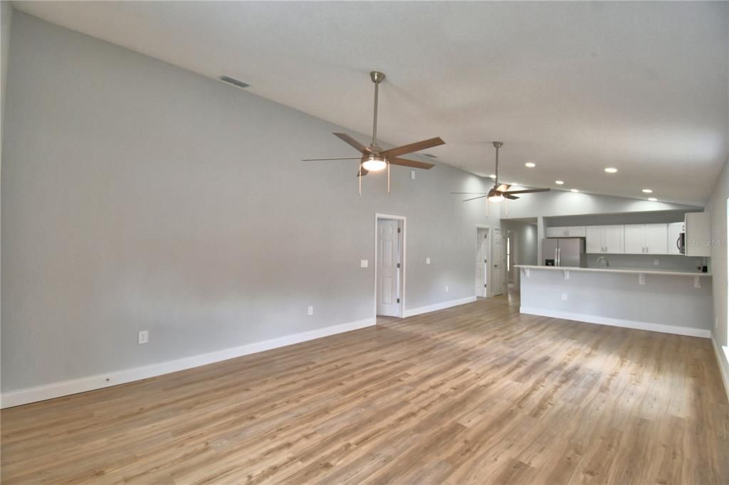 Activo con contrato: $249,900 (3 camas, 2 baños, 1342 Pies cuadrados)