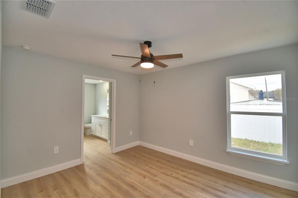 Activo con contrato: $249,900 (3 camas, 2 baños, 1342 Pies cuadrados)