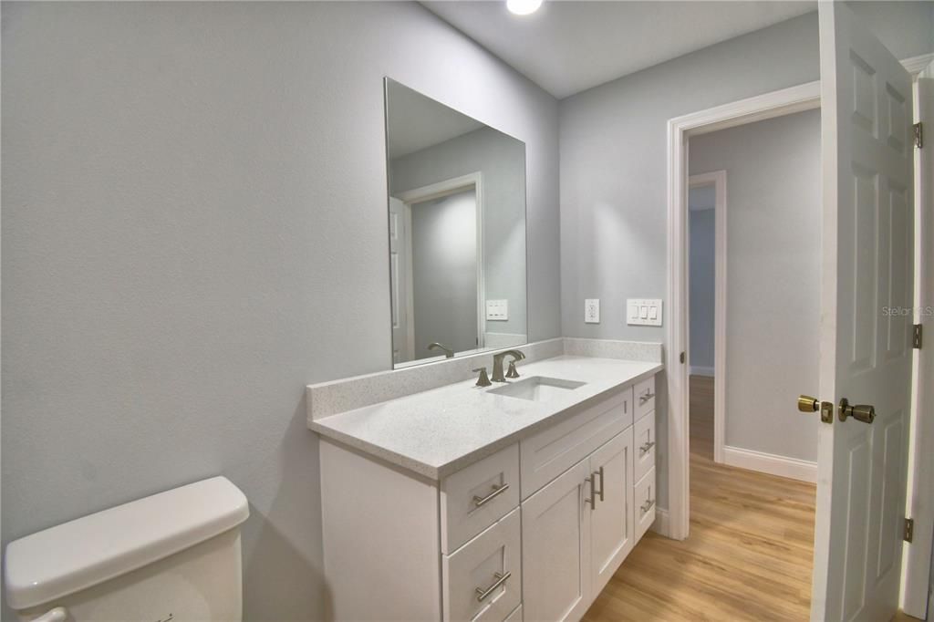 Activo con contrato: $249,900 (3 camas, 2 baños, 1342 Pies cuadrados)