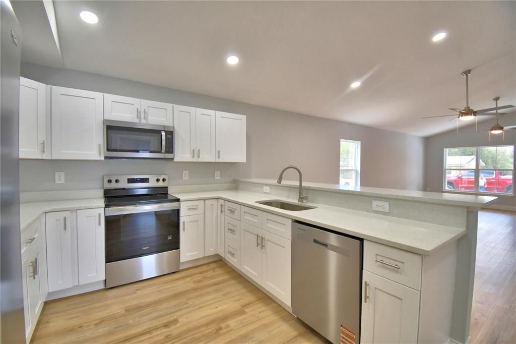 Activo con contrato: $249,900 (3 camas, 2 baños, 1342 Pies cuadrados)