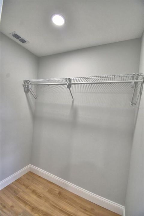 Activo con contrato: $249,900 (3 camas, 2 baños, 1342 Pies cuadrados)