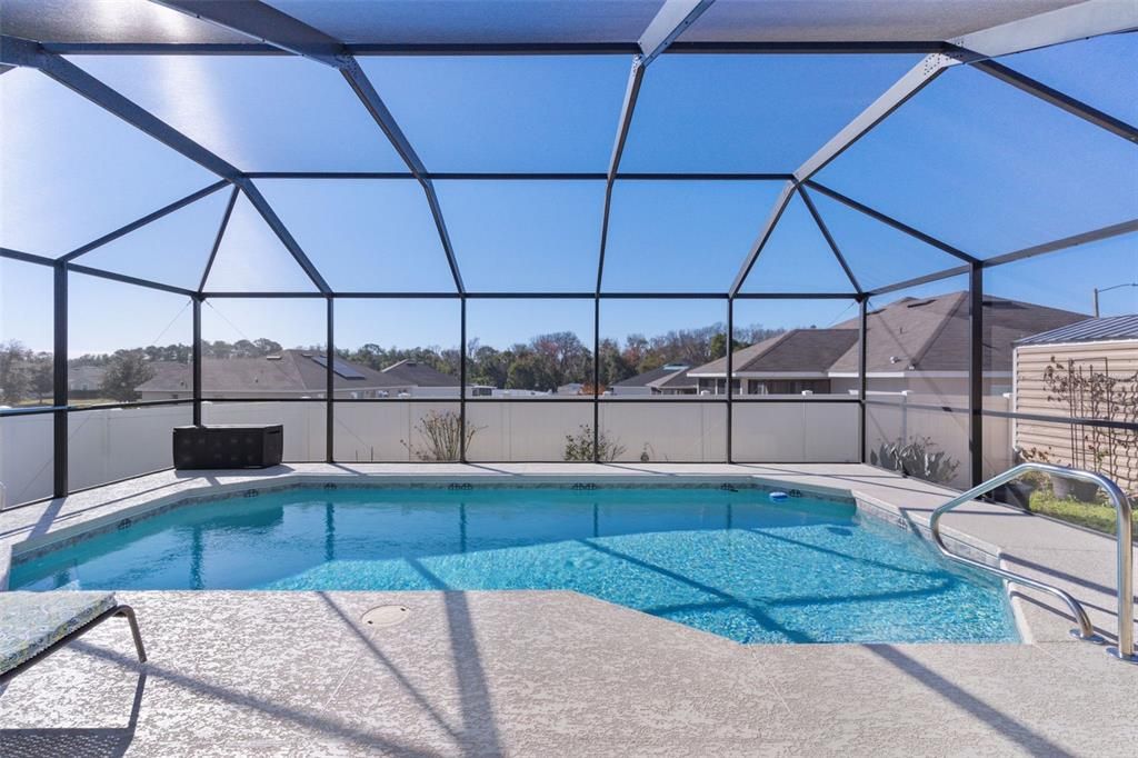 Activo con contrato: $359,900 (4 camas, 2 baños, 1864 Pies cuadrados)