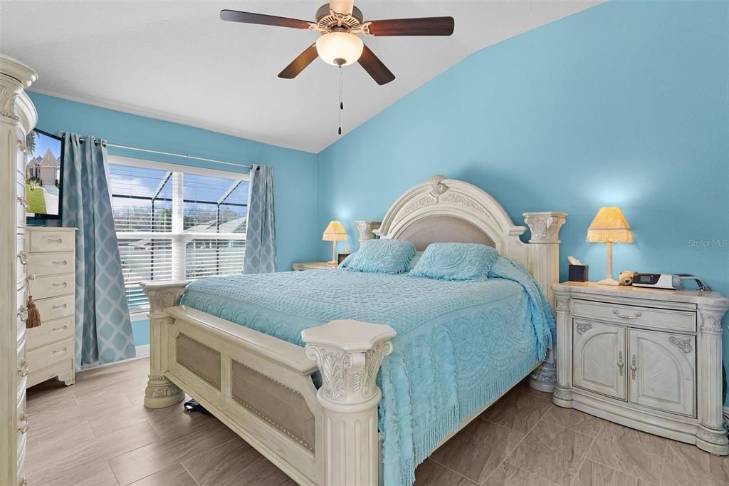 Activo con contrato: $359,900 (4 camas, 2 baños, 1864 Pies cuadrados)