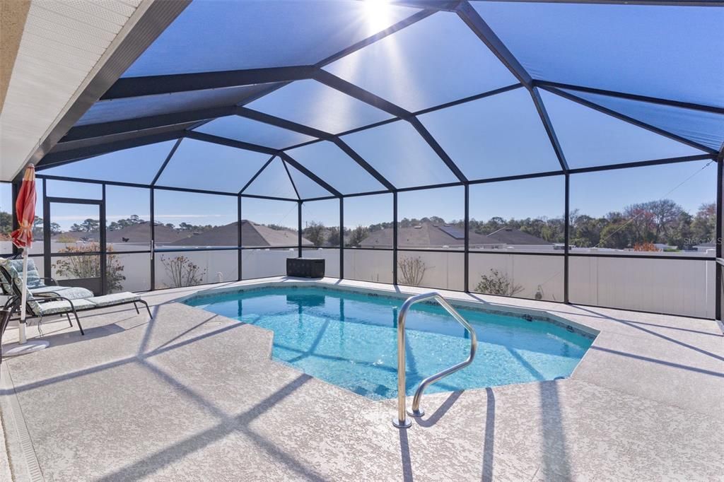 Activo con contrato: $359,900 (4 camas, 2 baños, 1864 Pies cuadrados)