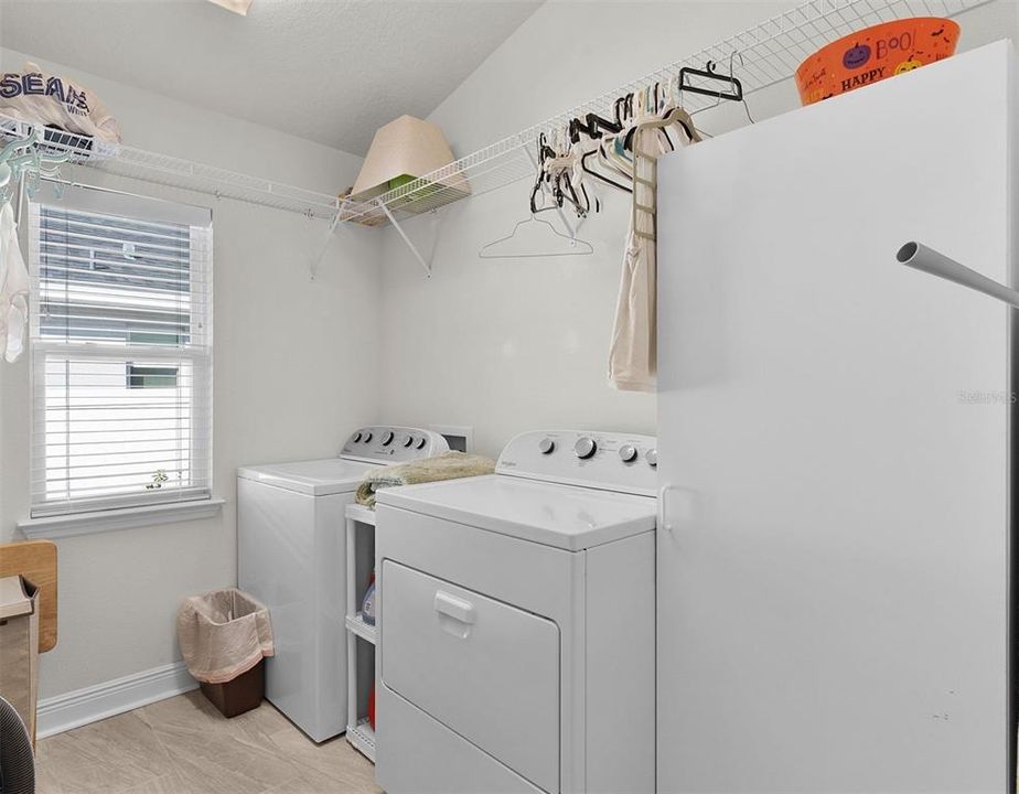 Activo con contrato: $359,900 (4 camas, 2 baños, 1864 Pies cuadrados)