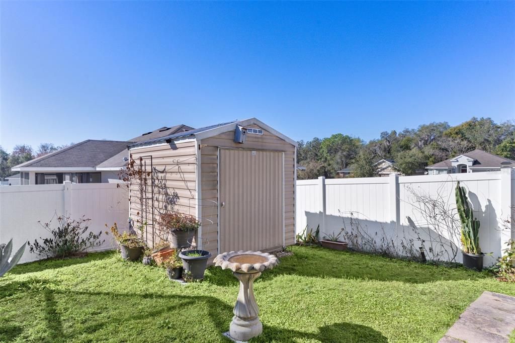 Activo con contrato: $359,900 (4 camas, 2 baños, 1864 Pies cuadrados)