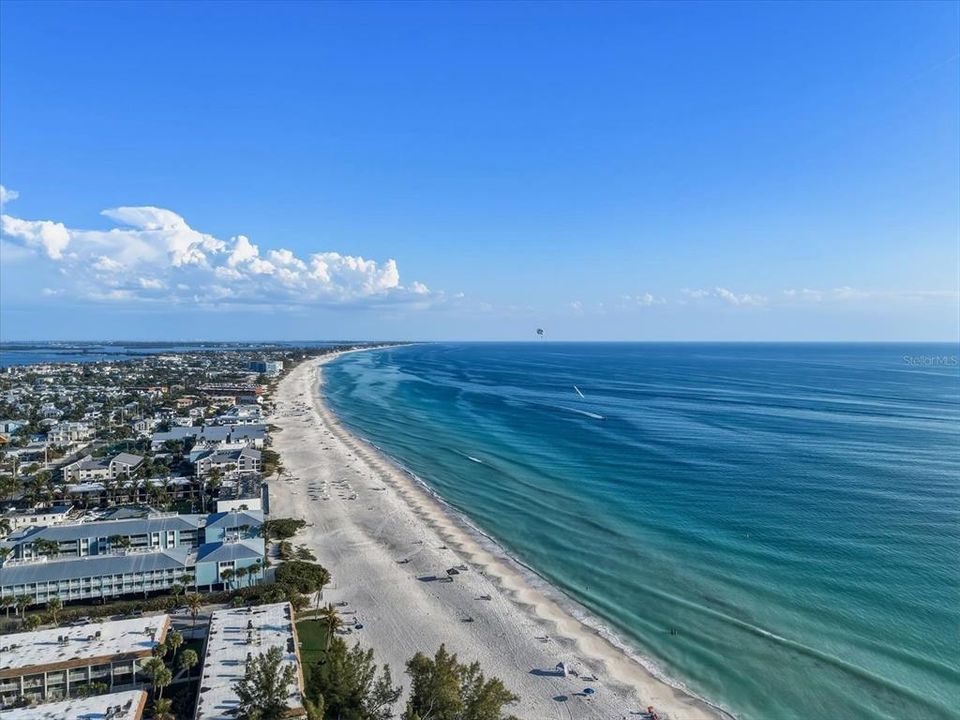 For Sale: $1,735,000 (3 beds, 2 baths, 1692 Square Feet)