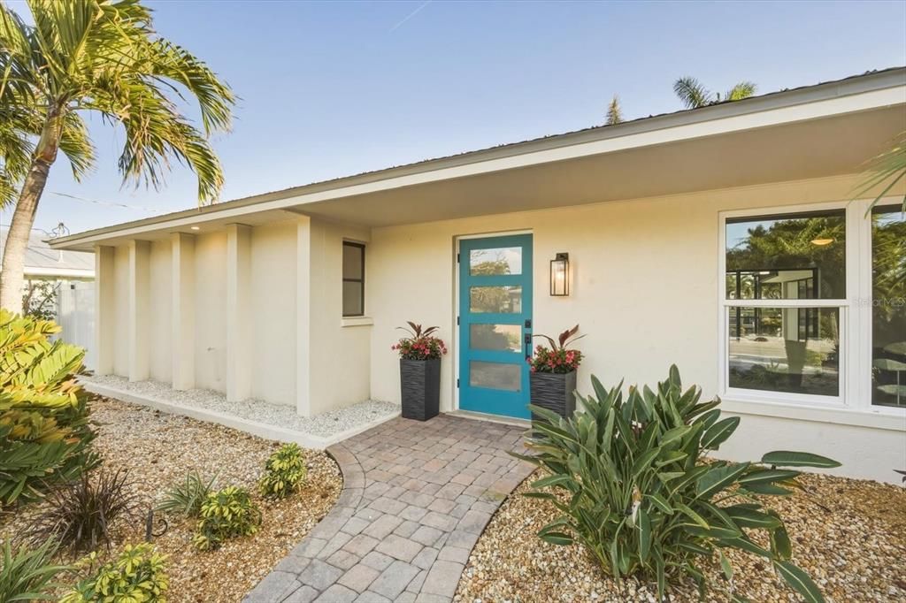 For Sale: $1,735,000 (3 beds, 2 baths, 1692 Square Feet)
