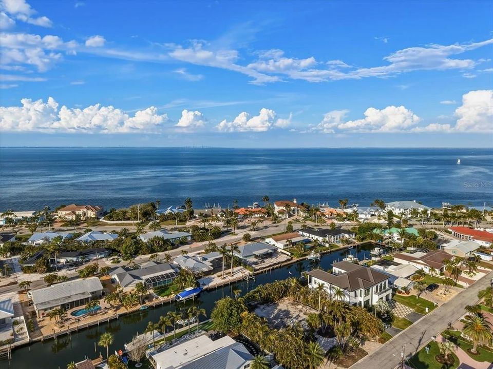 For Sale: $1,735,000 (3 beds, 2 baths, 1692 Square Feet)