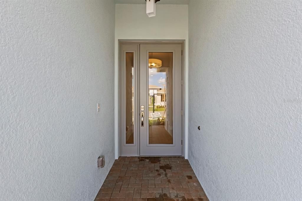 For Sale: $378,900 (2 beds, 2 baths, 1599 Square Feet)